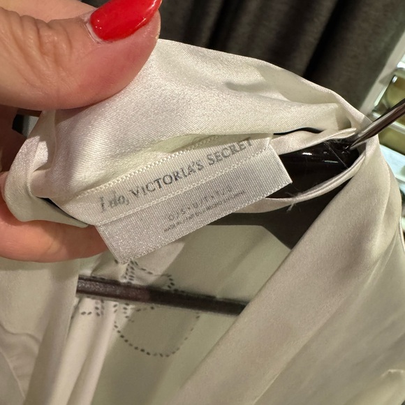 Victoria Secret White silk Bridal Robe. Like new - Picture 5 of 11